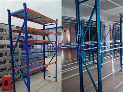 Ilgstošas ​​plauktu risinājums apģērbu glabāšanai noliktavā